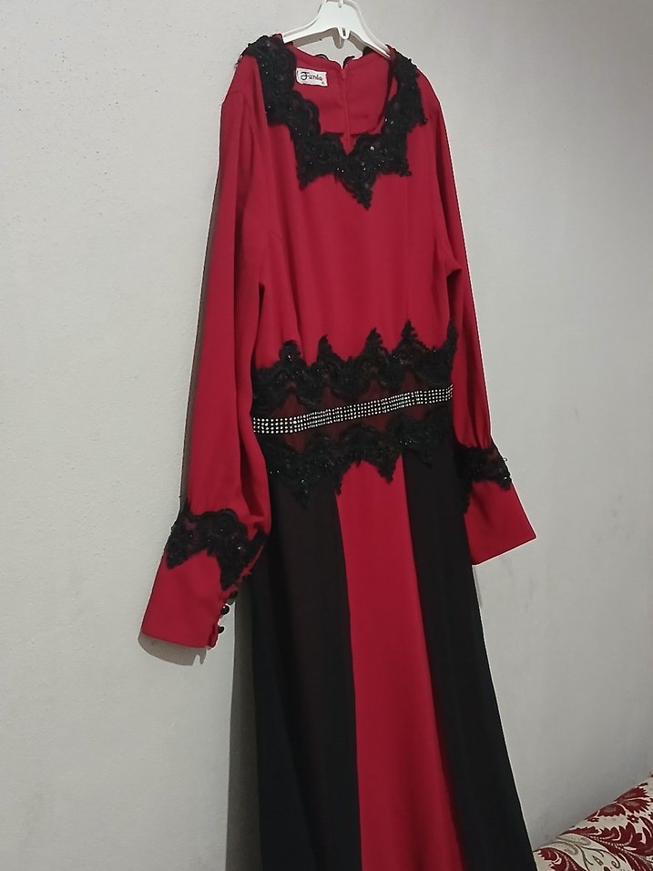 Uzun Kırmızı Gotik İşlemeli Abiye Elbise - Görsel 2