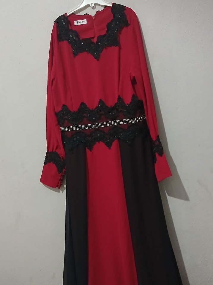 Uzun Kırmızı Gotik İşlemeli Abiye Elbise - Görsel 4