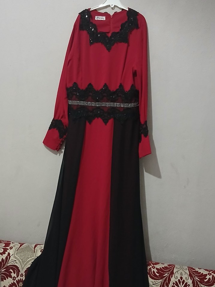 Uzun Kırmızı Gotik İşlemeli Abiye Elbise - Görsel 3