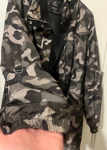 Kamuflajlı Kadın yağmurluk - Görsel 3