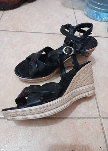 Siyah Dolgu Topuklu Kadın Sandalet - Görsel 4