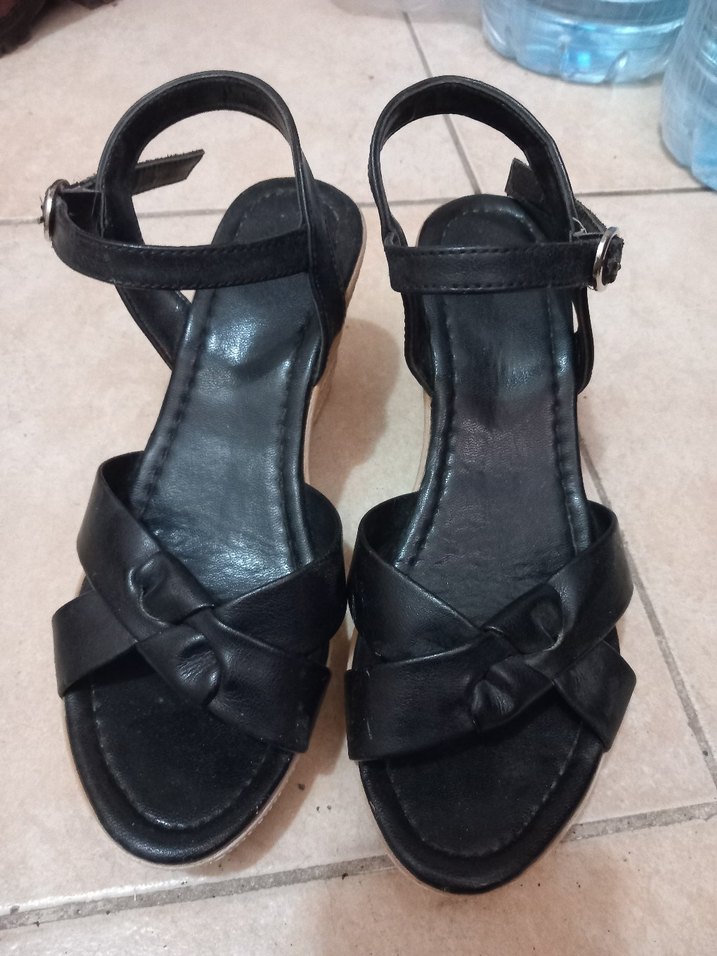 Siyah Dolgu Topuklu Kadın Sandalet - Görsel 2