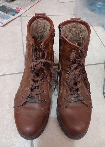 FERMUARLI VE BAĞCIKLI İÇİ YÜNLÜ DERİ KIŞLIK BAYAN BOTU - Görsel 6