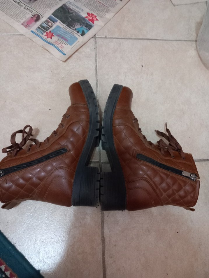 FERMUARLI VE BAĞCIKLI İÇİ YÜNLÜ DERİ KIŞLIK BAYAN BOTU - Görsel 4