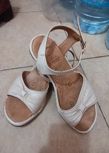 Beyaz Kadın Dolgu Topuklu Sandalet - Görsel 3