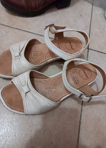 Beyaz Kadın Dolgu Topuklu Sandalet - Görsel 4