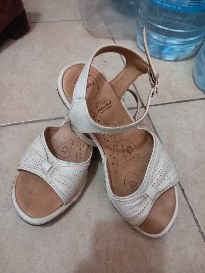 Beyaz Kadın Dolgu Topuklu Sandalet - Görsel 3