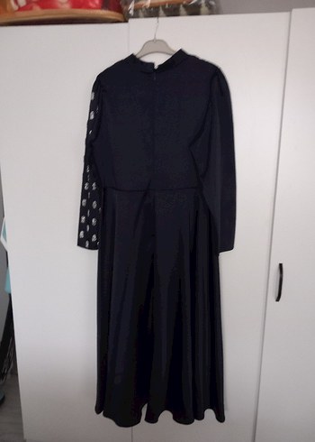 Siyah Uzun Kollu Gotik Drapeli Saten Elbise - Görsel 4