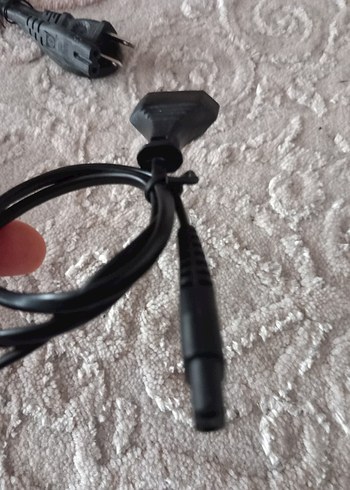 Çeşitli Siyah Kablolar ve Adaptörler - Görsel 4