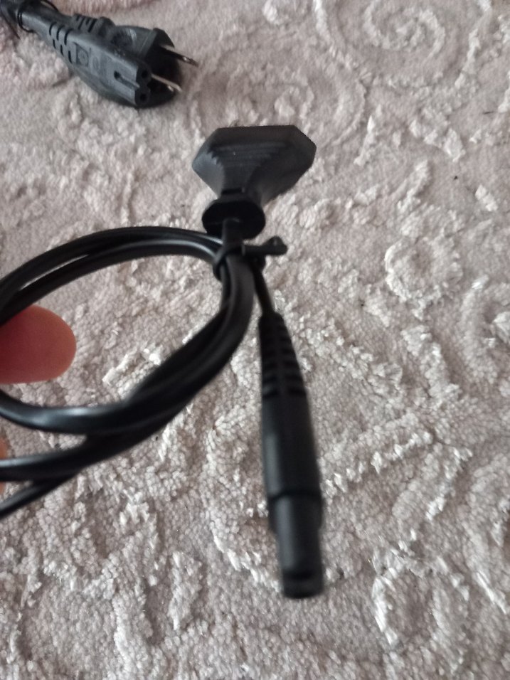 Çeşitli Siyah Kablolar ve Adaptörler - Görsel 4