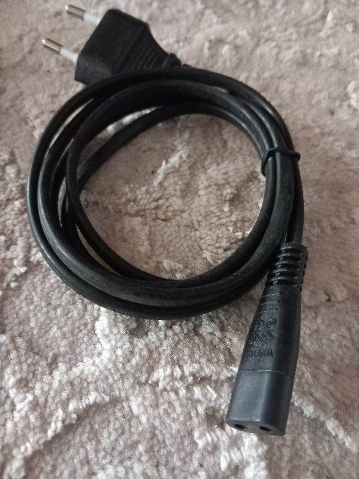 Çeşitli Siyah Kablolar ve Adaptörler - Görsel 5