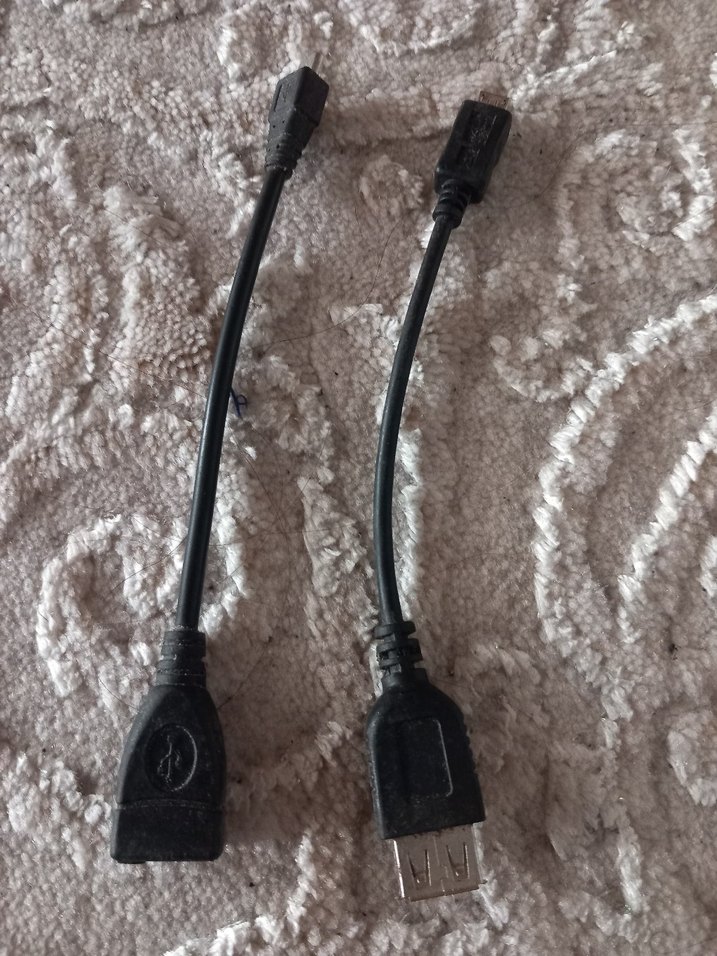 Çeşitli Siyah Kablolar ve Adaptörler - Görsel 2