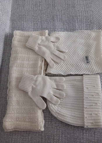 Beyaz Örgü Çocuk Atkı, Bere ve Eldiven Seti - Görsel 2