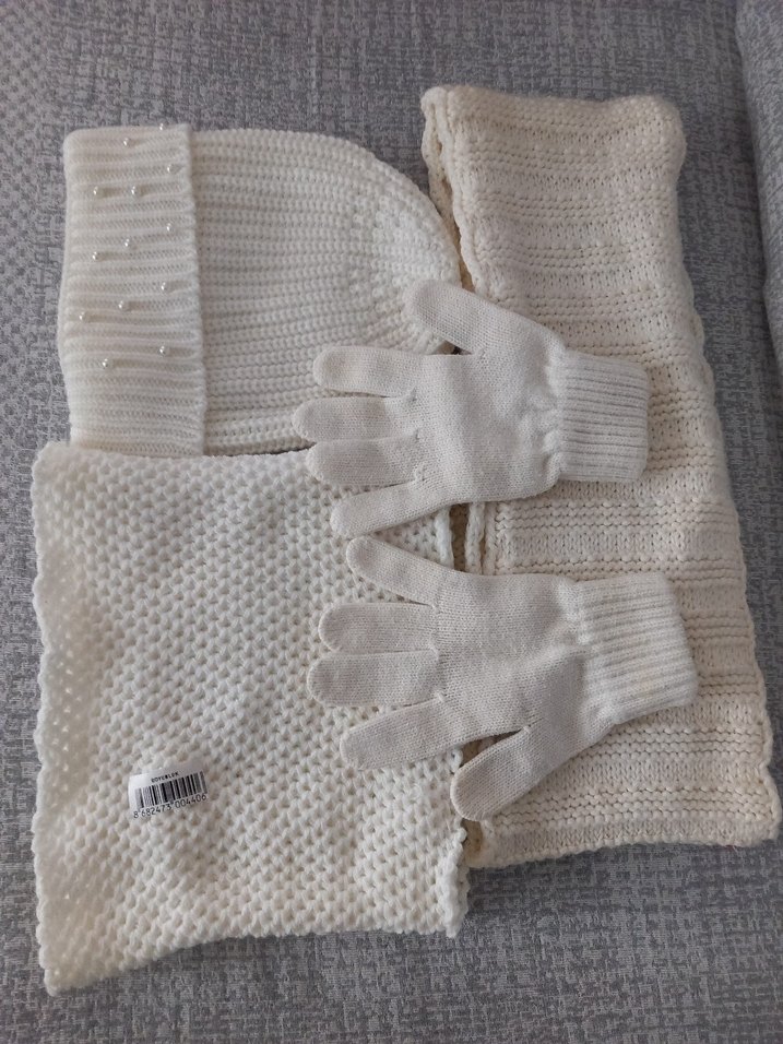 Beyaz Örgü Çocuk Atkı, Bere ve Eldiven Seti - Görsel 4