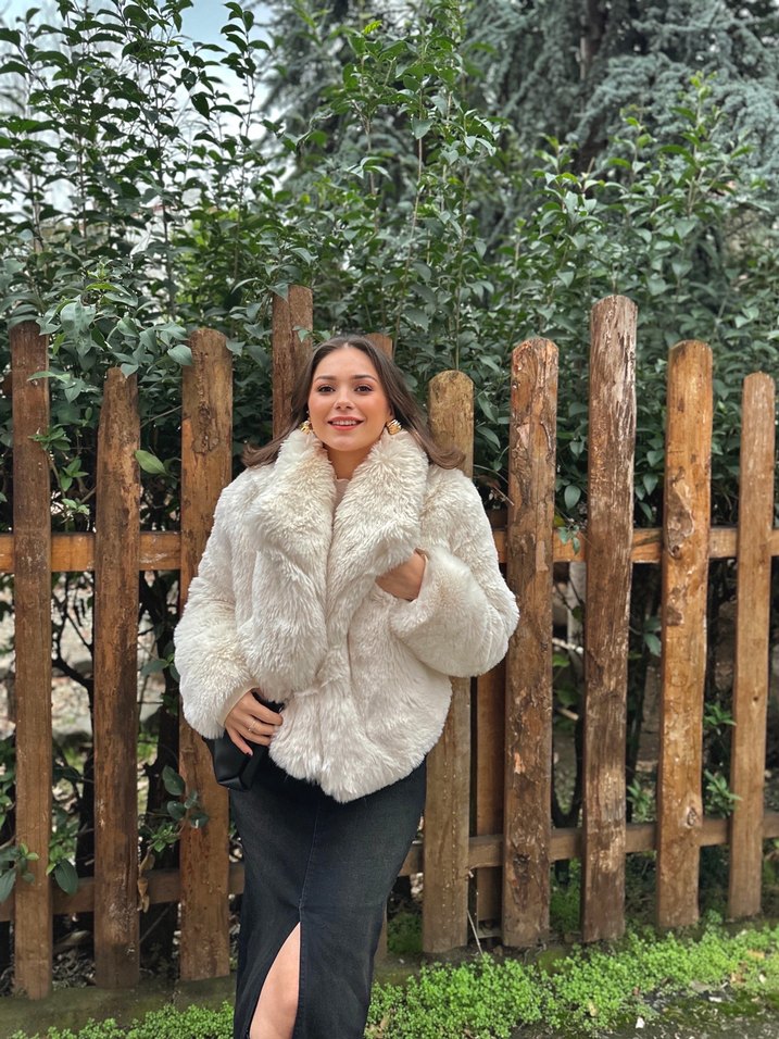 Kadın Beyaz Peluş Yakalı Midi Boy Suni Kürk - Görsel 2