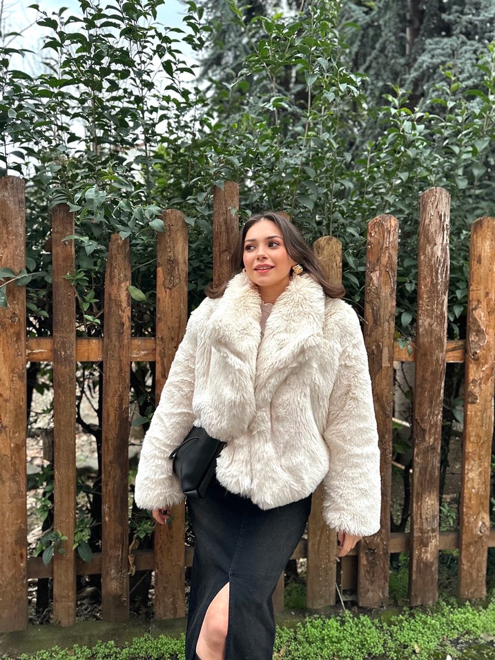 Kadın Beyaz Peluş Yakalı Midi Boy Suni Kürk - Görsel 3