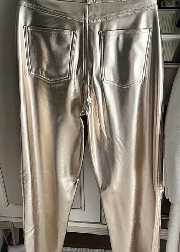 Parlak Altın Renkli Metalik Kadın Pantolon - Görsel 3