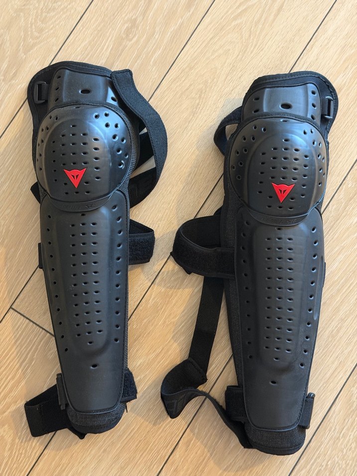 Dainese Deri Motosiklet Dizlikleri Siyah - Görsel 5