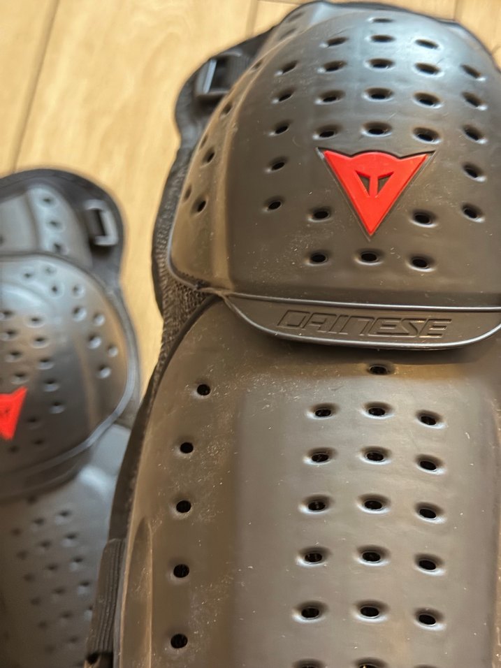 Dainese Deri Motosiklet Dizlikleri Siyah - Görsel 4