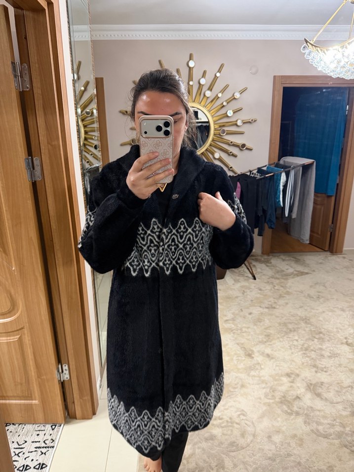 Nakışlı Kapüşonlu Siyah Angora Kürk - Görsel 3