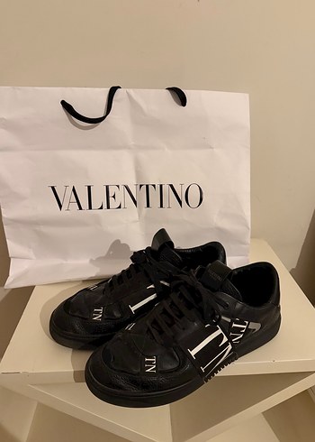 Valentino 43