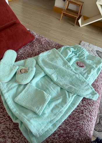 Nakışlı Turkuaz Bornoz ve Terlik Seti Minteks marka - Görsel 6