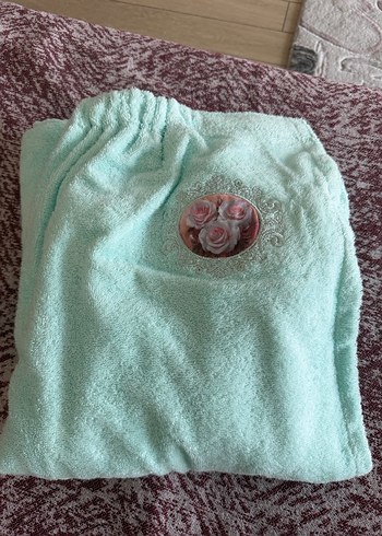 Nakışlı Turkuaz Bornoz ve Terlik Seti Minteks marka - Görsel 2