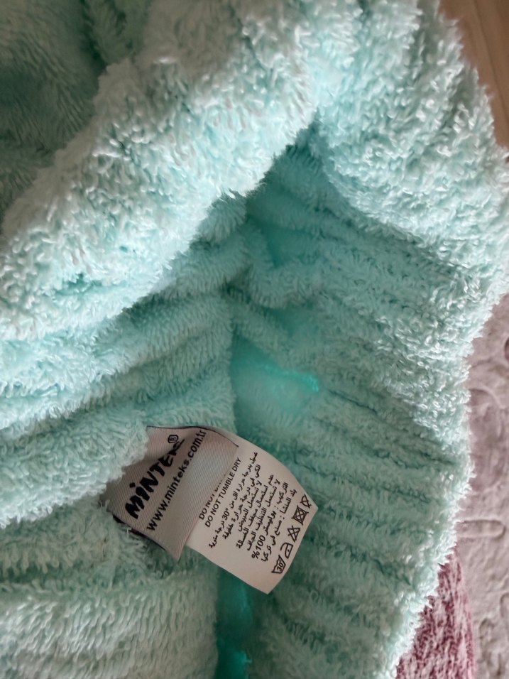 Nakışlı Turkuaz Bornoz ve Terlik Seti Minteks marka - Görsel 4