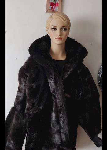 Siyah Kapüşonlu Uzun Kürk Mont - Görsel 2