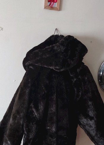 Siyah Kapüşonlu Uzun Kürk Mont - Görsel 4