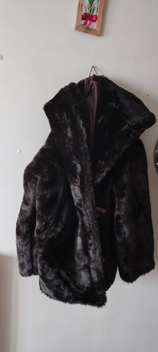 Siyah Kapüşonlu Uzun Kürk Mont - Görsel 3