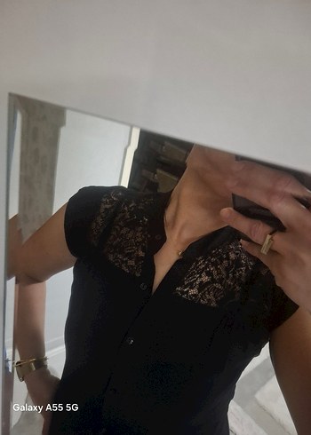 Dantel Detaylı Siyah V Yaka gömlek - Görsel 3