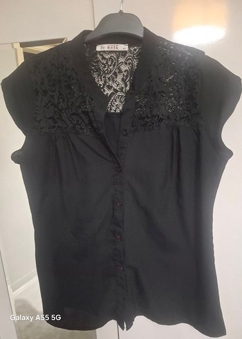 Dantel Detaylı Siyah V Yaka gömlek - Görsel 4