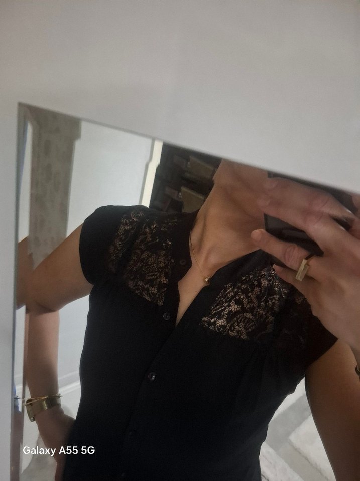 Dantel Detaylı Siyah V Yaka gömlek - Görsel 3