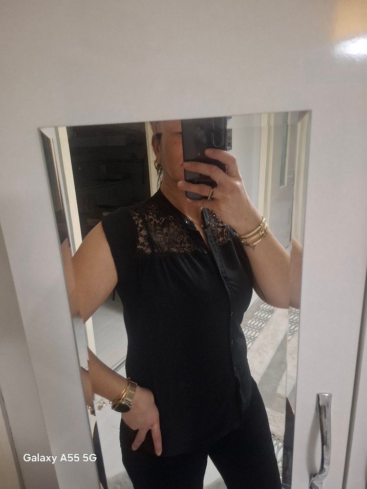 Dantel Detaylı Siyah V Yaka gömlek - Görsel 2