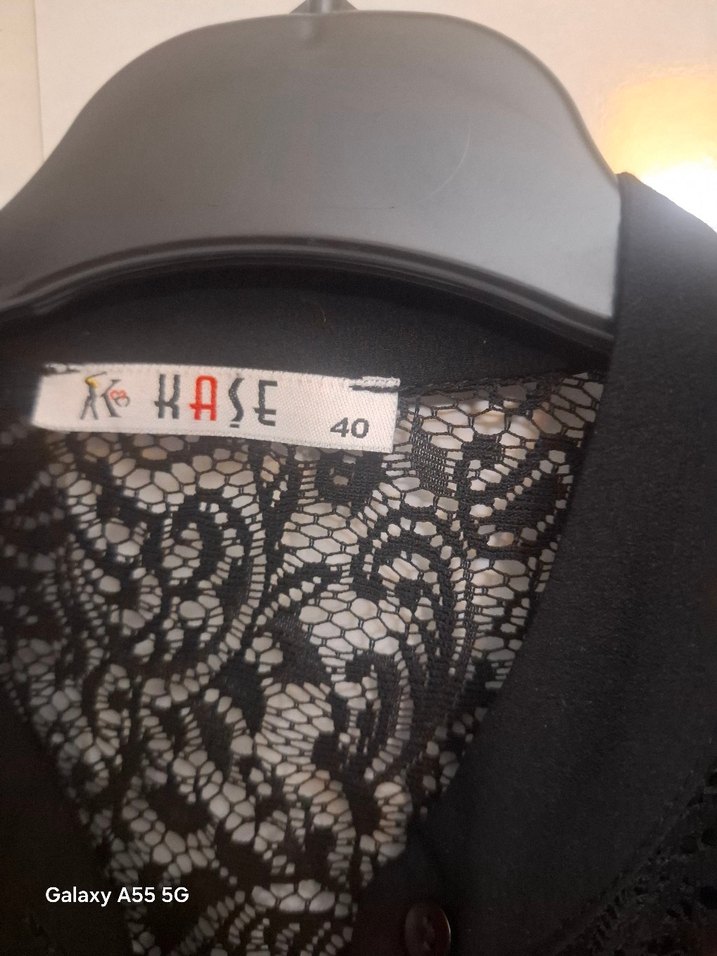 Dantel Detaylı Siyah V Yaka gömlek - Görsel 5