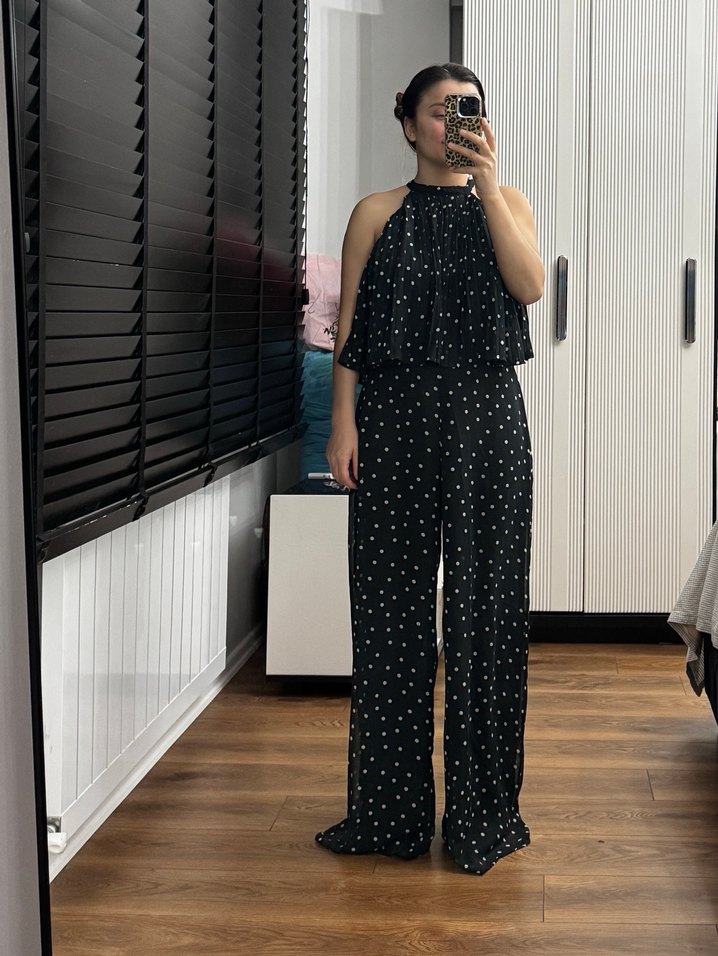 Kadın Siyah Puantiyeli Pilili Uzun Tulum - Görsel 5