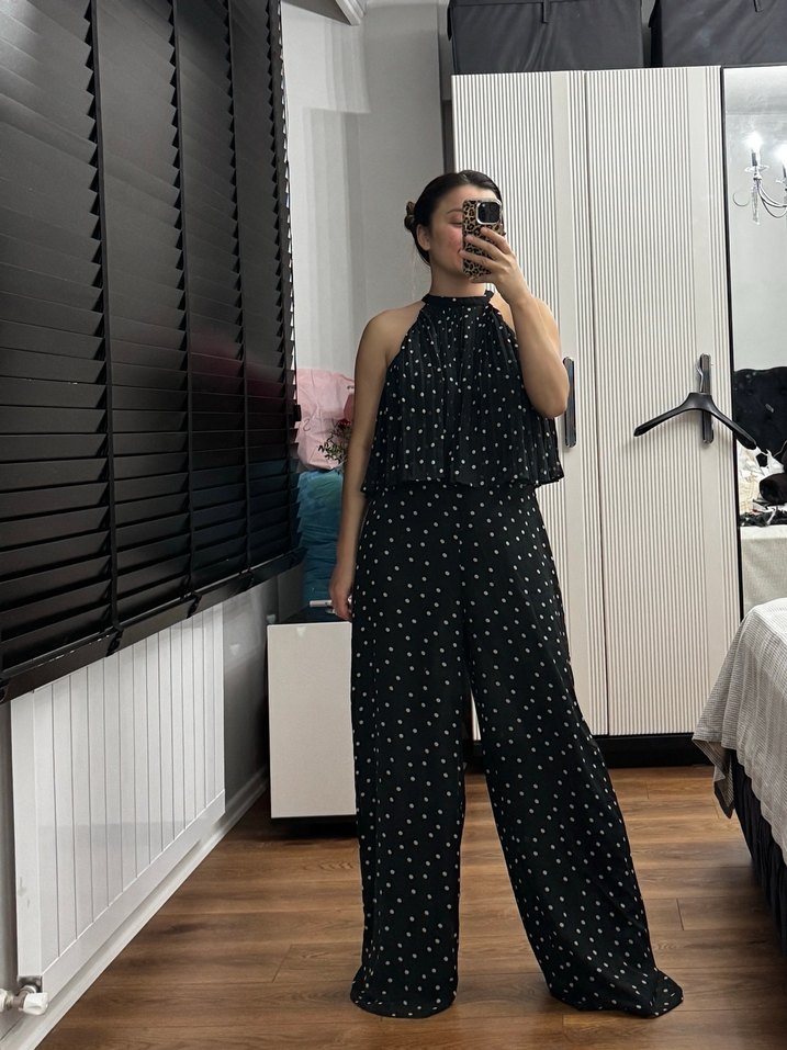 Kadın Siyah Puantiyeli Pilili Uzun Tulum - Görsel 3