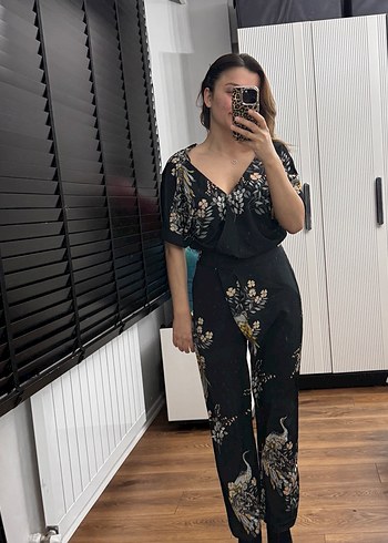 Siyah Desenli V Yakalı Midi Tulum - Görsel 2