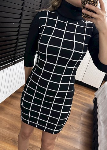 Dik Yaka Kareli Siyah Triko Elbise - Görsel 5