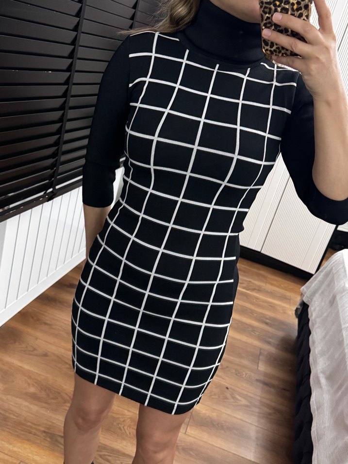 Dik Yaka Kareli Siyah Triko Elbise - Görsel 5