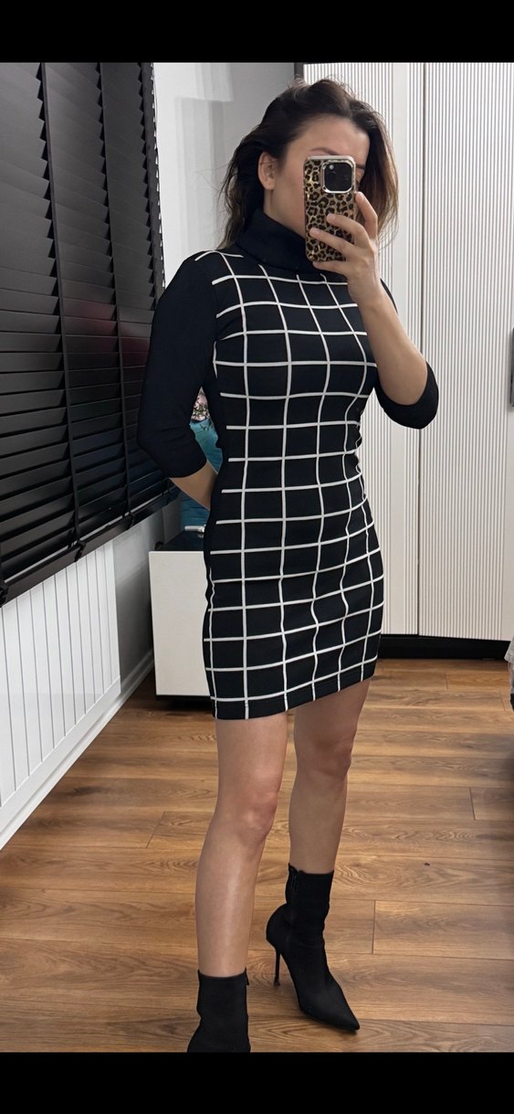 Dik Yaka Kareli Siyah Triko Elbise - Görsel 3