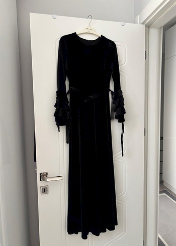 Kadın Siyah Uzun Kollu Fırfırlı Uzun Elbise - Görsel 2