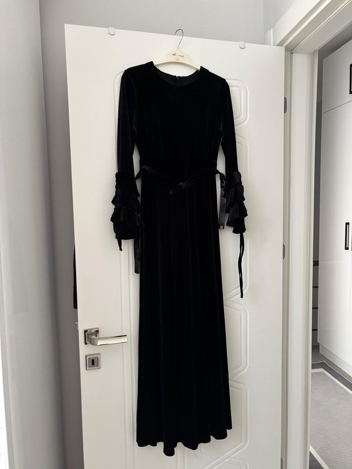 Kadın Siyah Uzun Kollu Fırfırlı Uzun Elbise - Görsel 2