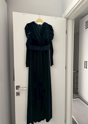 Uzun Kollu Zümrüt Kadife Abiye - Görsel 3