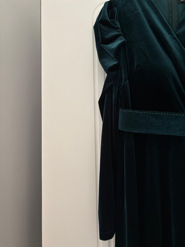 Uzun Kollu Zümrüt Kadife Abiye - Görsel 5