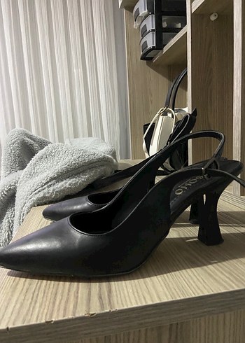 Siyah Topuklu Ayakkabı - Görsel 3