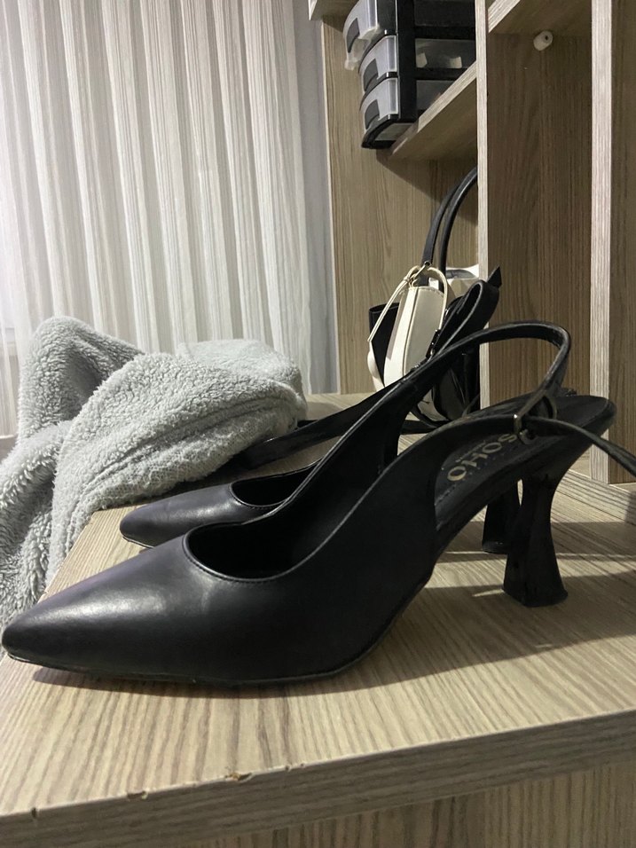 Siyah Topuklu Ayakkabı - Görsel 3