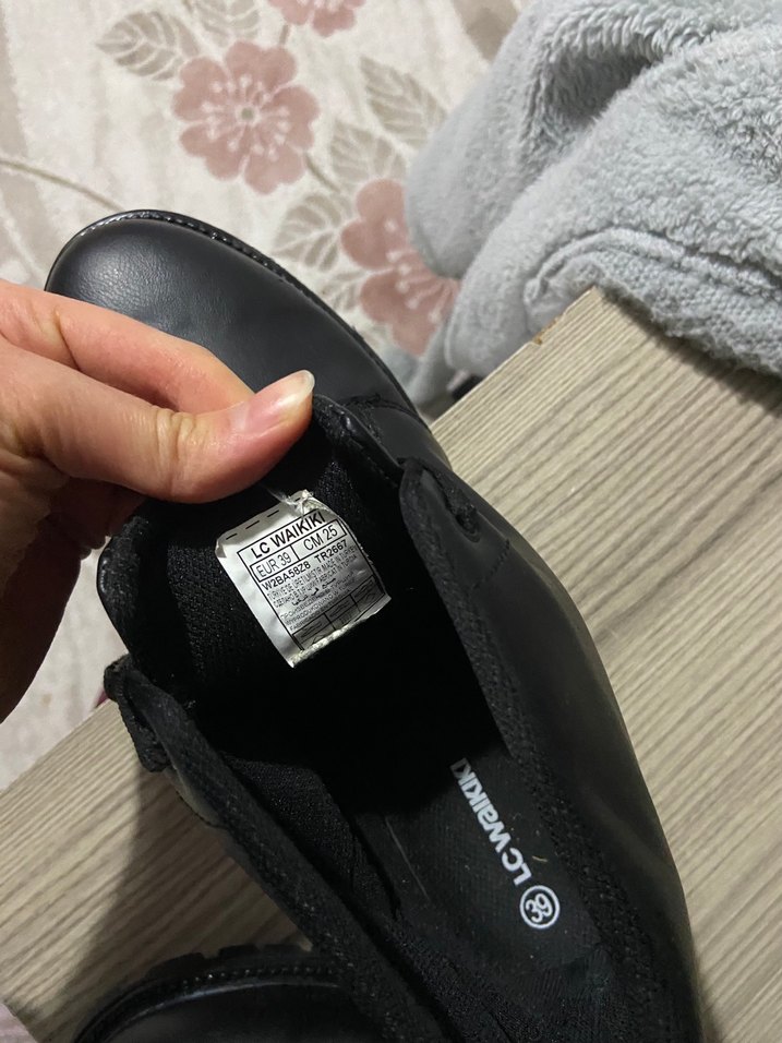 Siyah Bot - Görsel 3