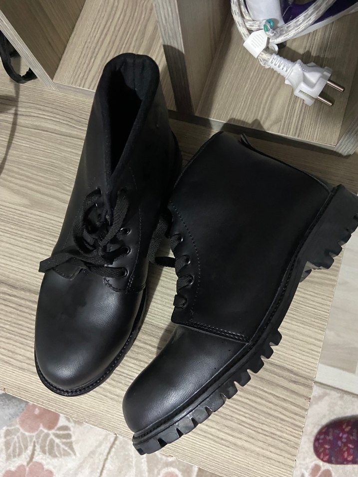 Siyah Bot - Görsel 2